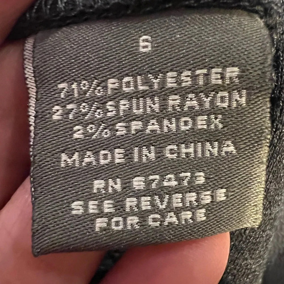 Taylor size‎ 6 sheath dress with accent neckline - Picture 7 of 8